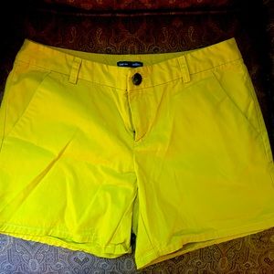 EUC Yellow Gap Aubrey shorts - size 6